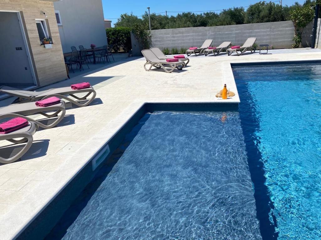 Croliday Apartment With Pool Nin Vrsi Exterior foto